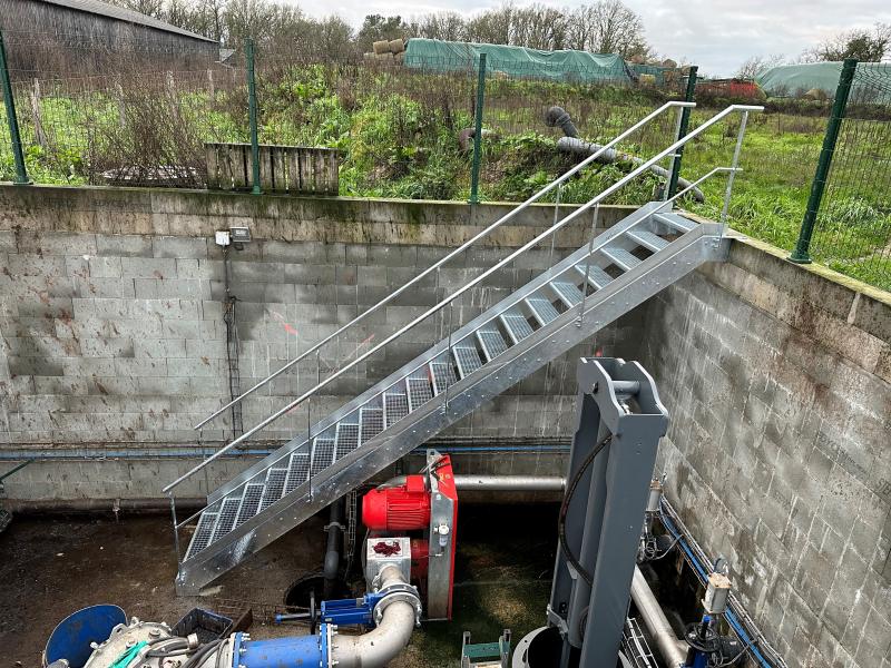 BIOGAZ ESCALIER METALLIQUE - CHATEAUNEUF SUR LOIRE (45)