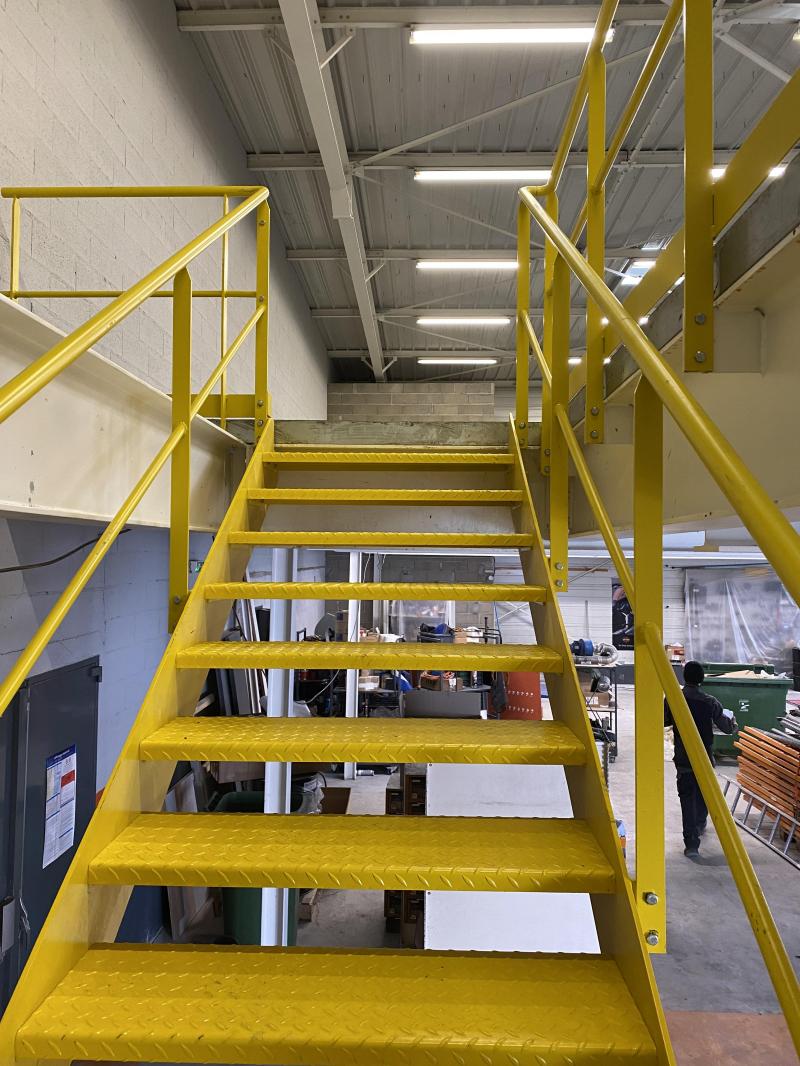 ESCALIER ACCES MEZZANINE HARLEY DAVISON OLIVET